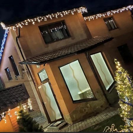 Best House Lutsk Bagian luar foto