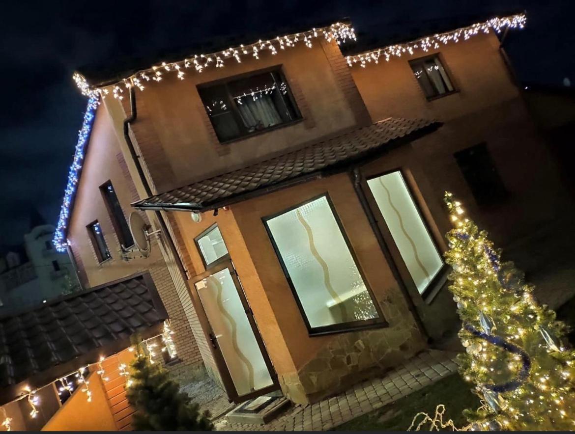 Best House Lutsk Bagian luar foto